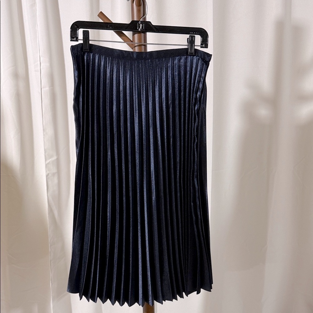 Banana Republic shiny navy blue pleated skirt 6